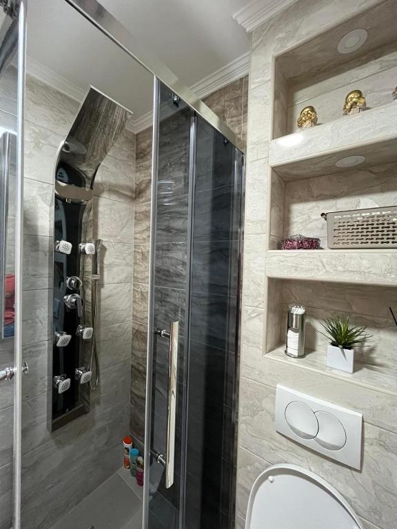 Koupelna v ubytování PANDORA APARTMAN CACAK