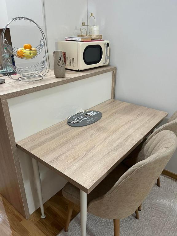 TV a/nebo společenská místnost v ubytování PANDORA APARTMAN CACAK