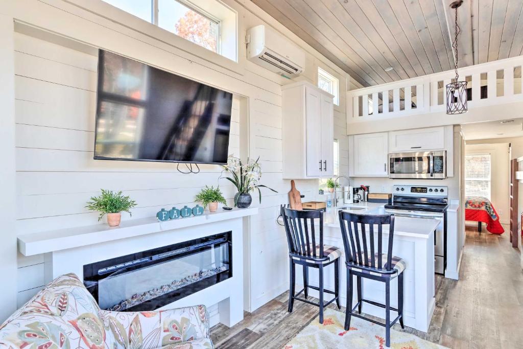 Tiny Home Retreat with Fire Pit about 3 Mi to Lake!, (updated prices 2024)