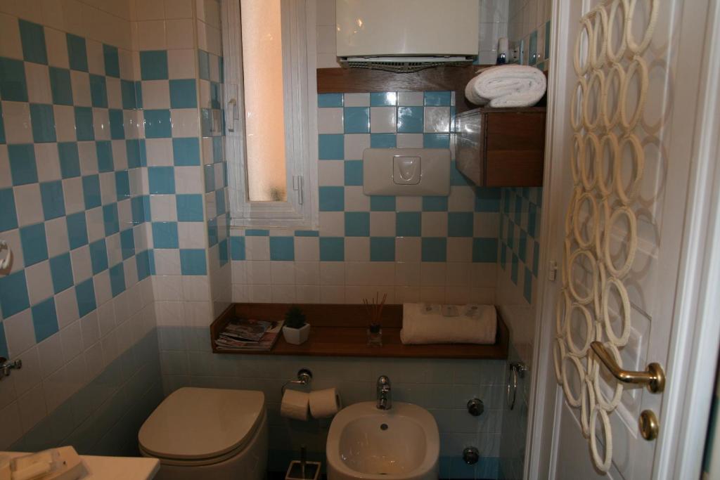 B&B Mini Hotel Incity-close train station and port- - 12