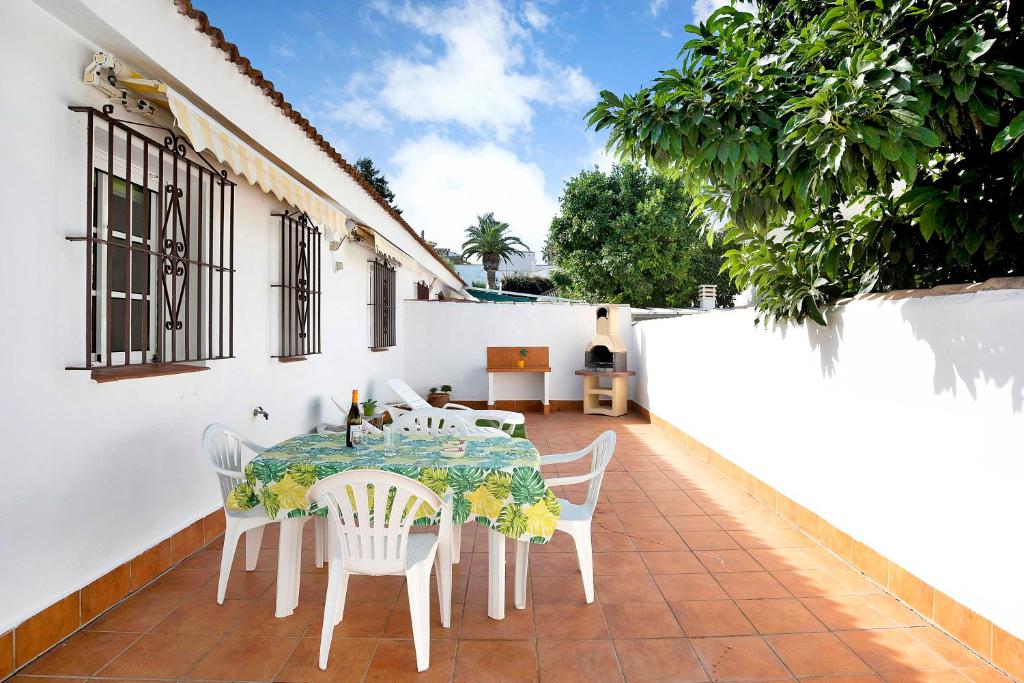 A balcony or terrace at Apartamento en la playa con terraza 3