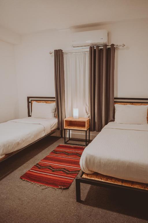 Postel nebo postele na pokoji v ubytování Nomads Hotel Petra