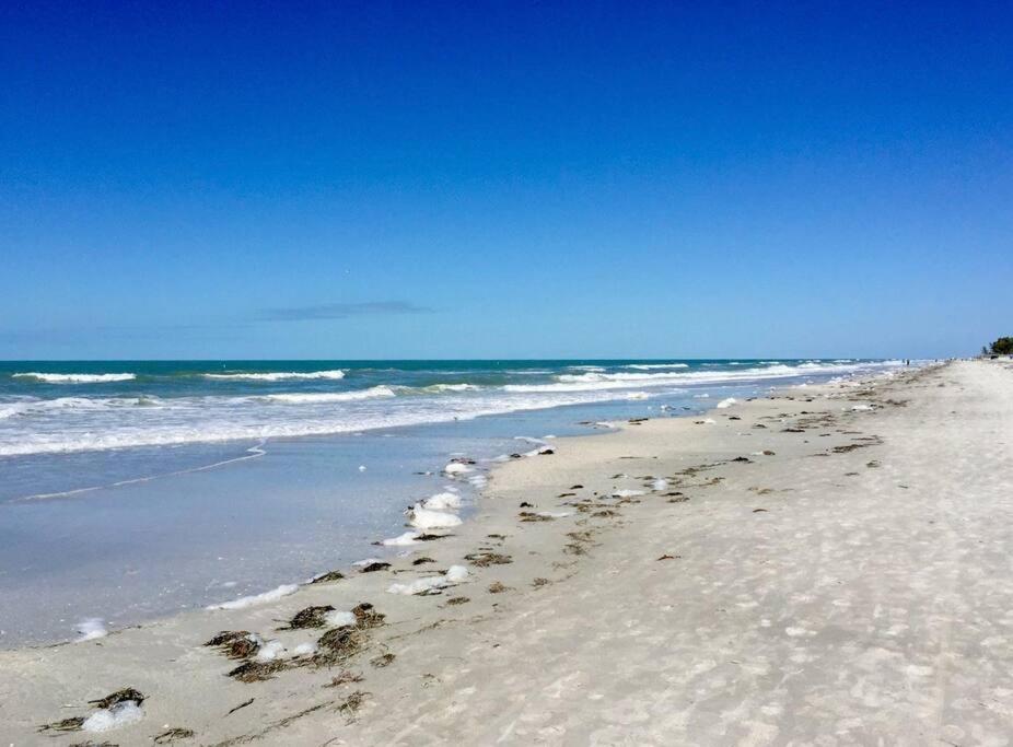 Beachfront Bungalow w/ Pool & Hot Tub in IRB, Clearwater Beach (updated