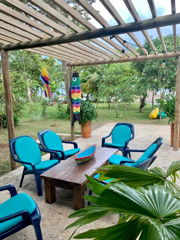 Aed väljaspool majutusasutust Casita Caribe en reserva natural, playa privada, kayaks, wifi, aire acondicionado