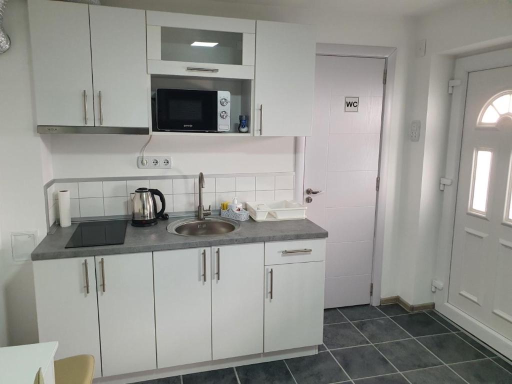 Kuchyň nebo kuchyňský kout v ubytování Relax Apartmani Kladovo