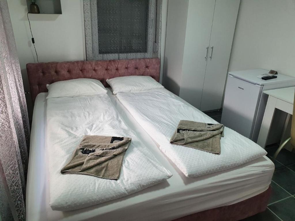 Postel nebo postele na pokoji v ubytování Relax Apartmani Kladovo