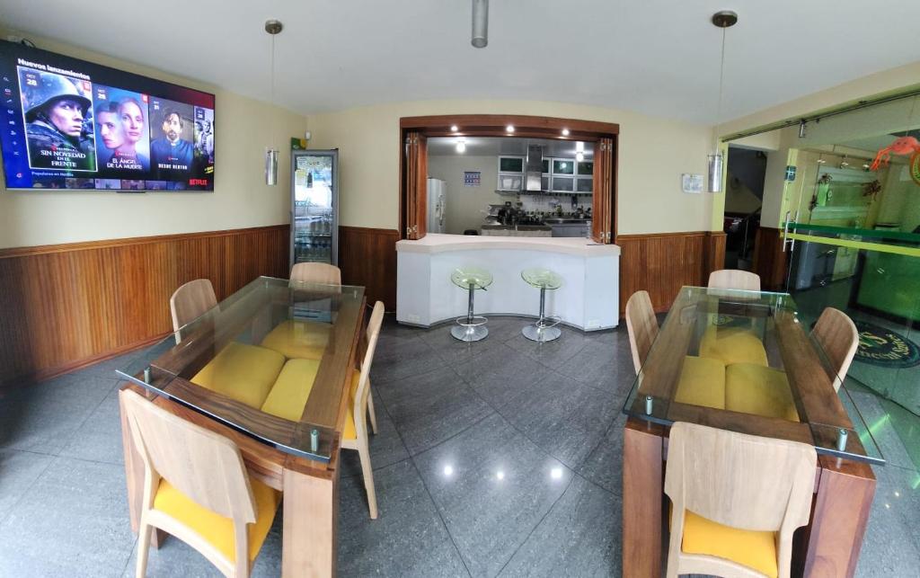 TV a/nebo společenská místnost v ubytování Apartahotel Vincent Suites