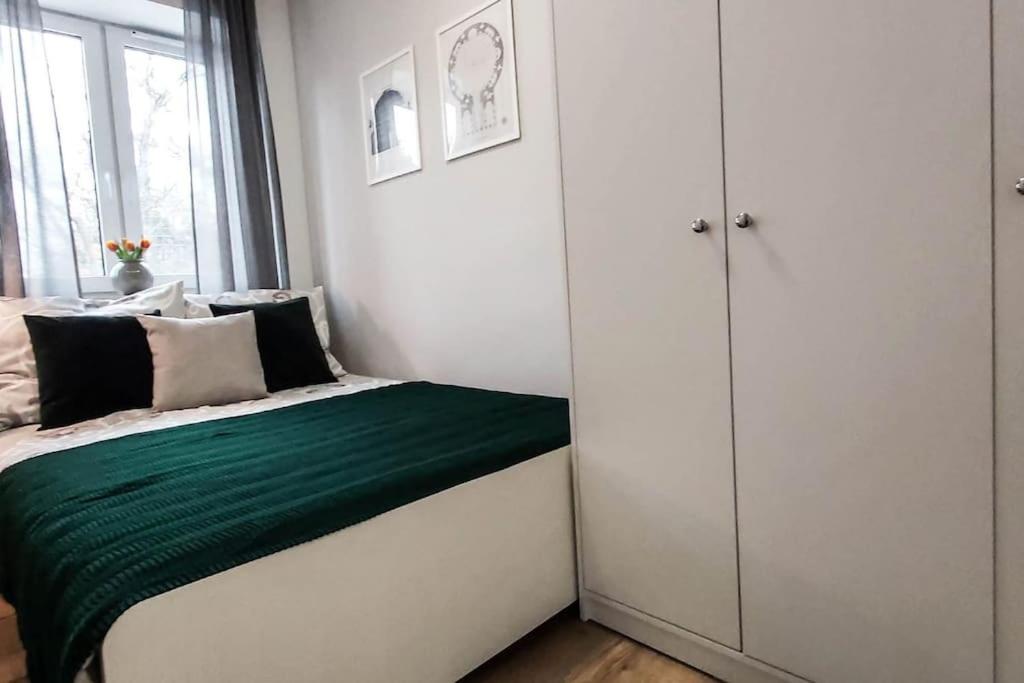 Fotografia z galérie ubytovania BEZAGENTA MOZART4 2 Room easy transit to city WIFI vo Varšave