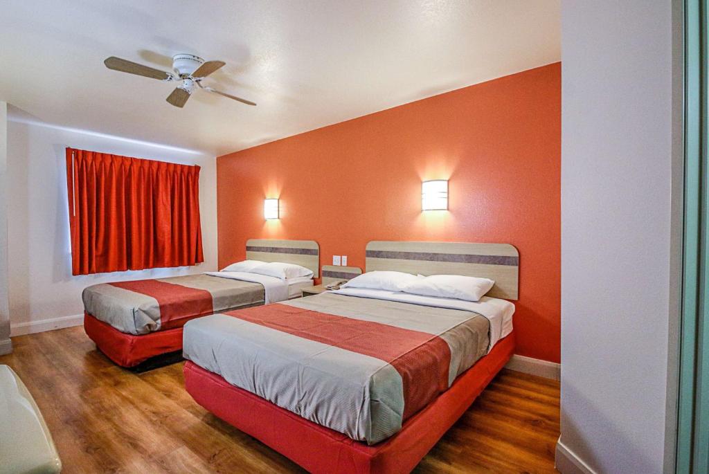 Postel nebo postele na pokoji v ubytování Motel 6-Nephi, UT