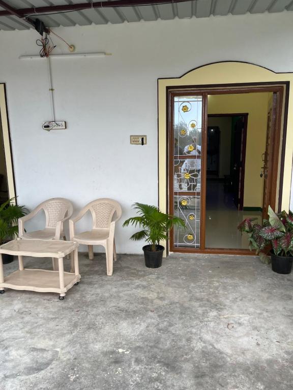 Hummingbirds Inn - One-Bedroom House