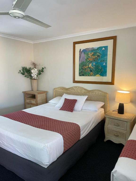Postel nebo postele na pokoji v ubytování Kyamba Court Motel