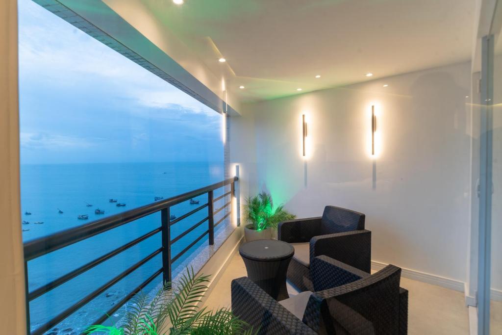a balcony with a view of the ocean at Particular Deluxe Iate Plaza in Fortaleza