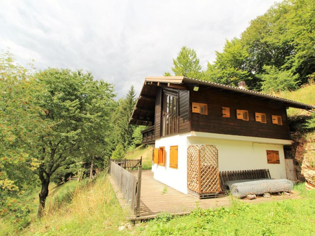 Hilltop chalet in Lamon with views