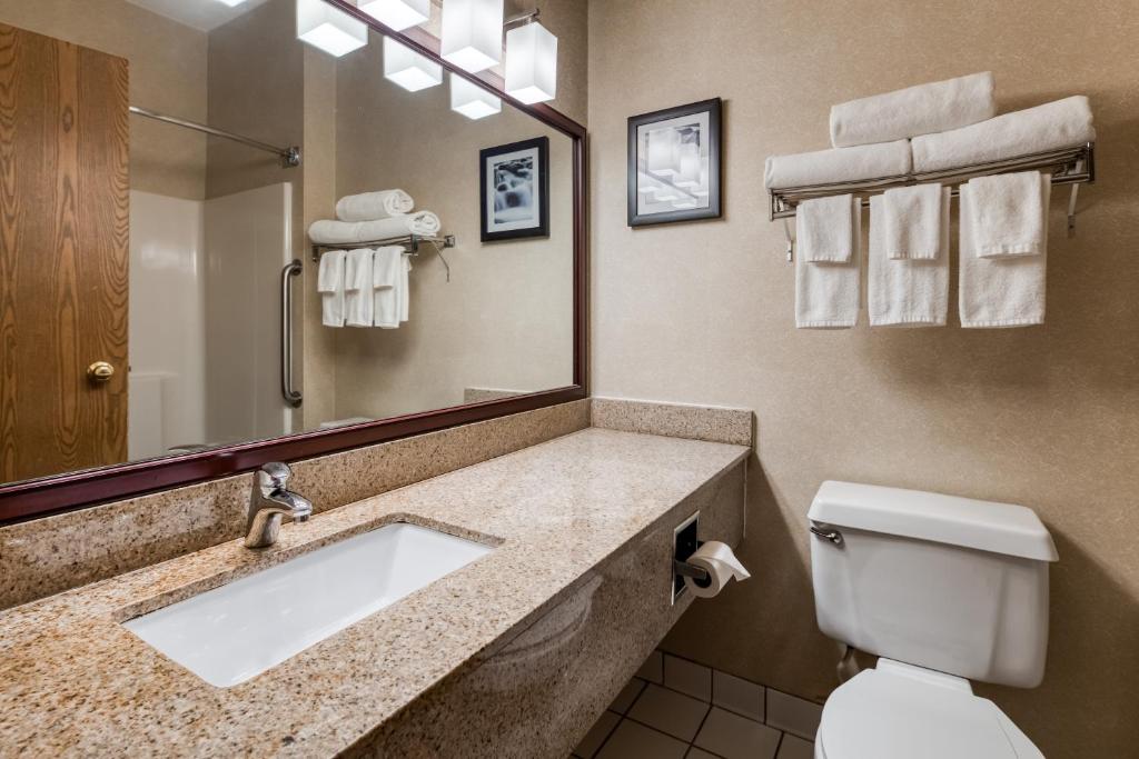 Quality Inn & Suites Springfield Southwest near I-72 photo