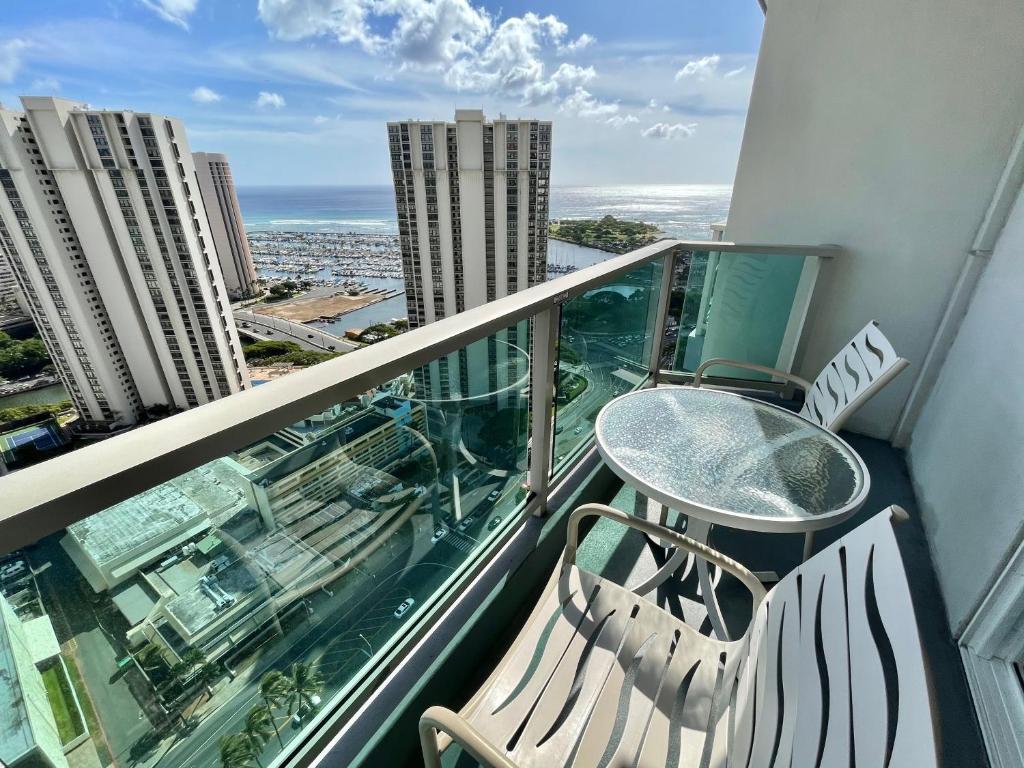 Balkón nebo terasa v ubytování Ala Moana Hotel 31st floor