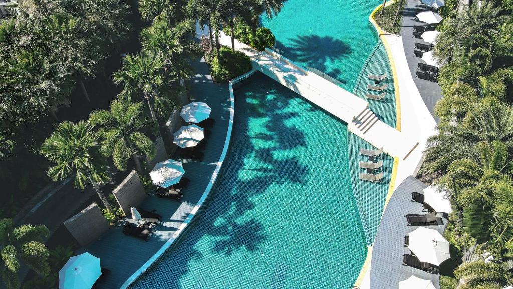 Bazén v ubytování Holiday Inn Resort Phuket Karon Beach by IHG nebo v jeho okolí