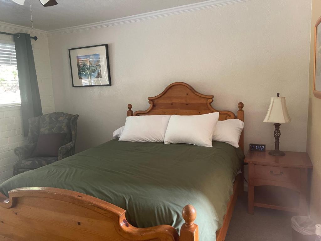 Sierra Woods Lodge - Queen Room - Disability Access