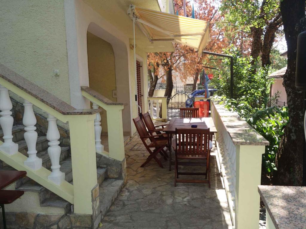 Balkón alebo terasa v ubytovaní Apartments in Povile 43077