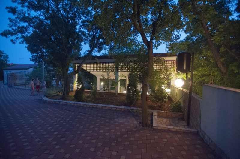 Vonkajšia záhrada v ubytovaní Apartments in Povile 43077