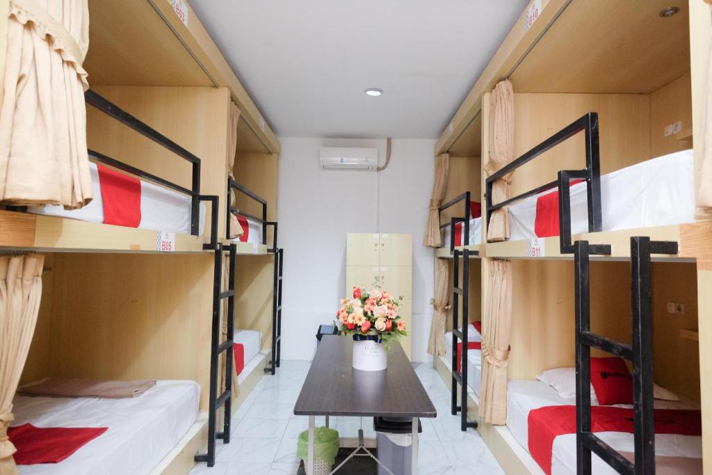 a room with a bunch of bunk beds at RedDoorz Hostel near Lawang Sewu Semarang in Kalibanteng-lor
