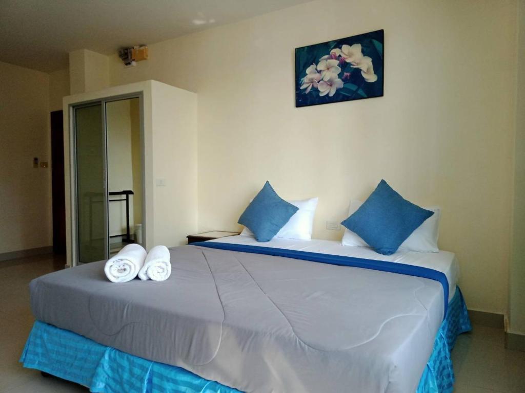 Postel nebo postele na pokoji v ubytování Marina Seaview Krabi
