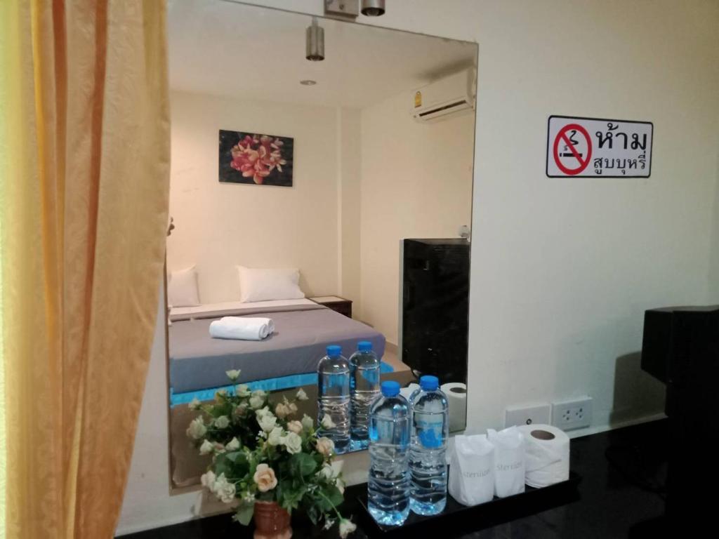 Postel nebo postele na pokoji v ubytování Marina Seaview Krabi