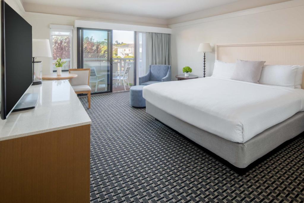 The Lodge at Tiburon - King Room With Balcony