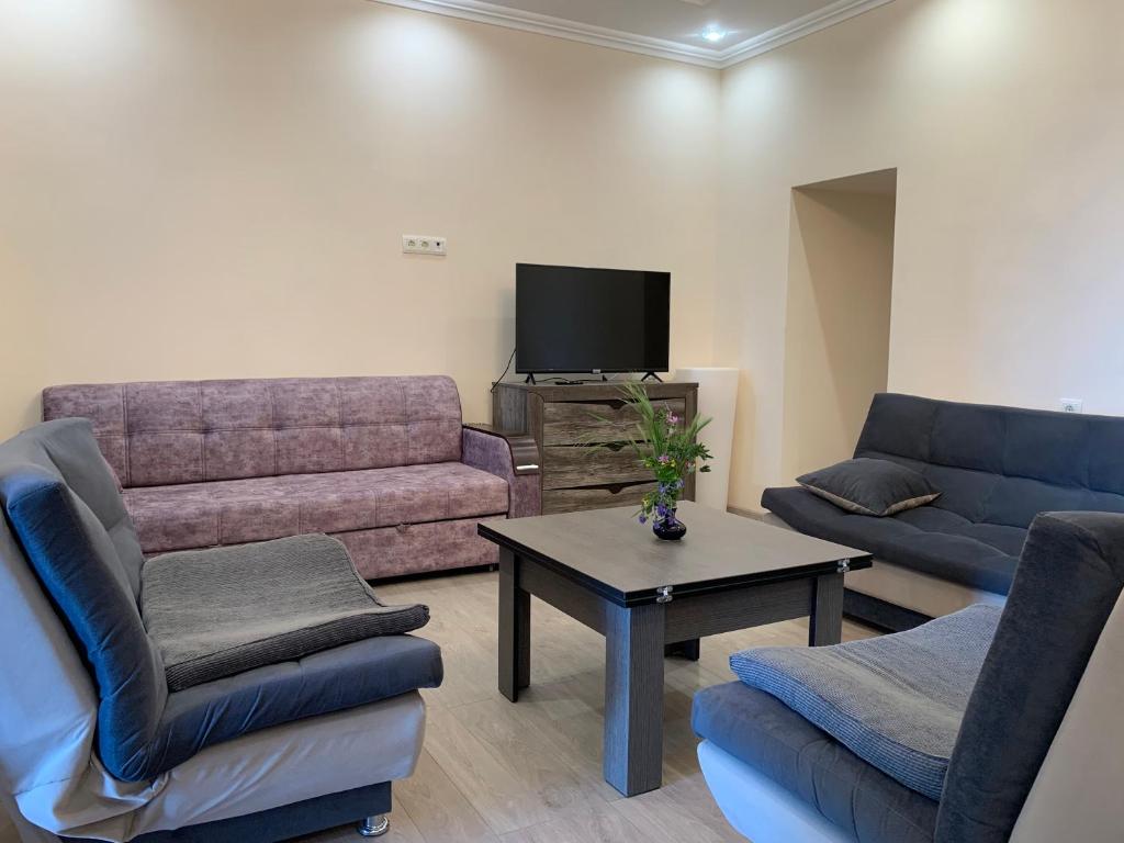 Μια τηλεόραση ή/και κέντρο ψυχαγωγίας στο Toon 16