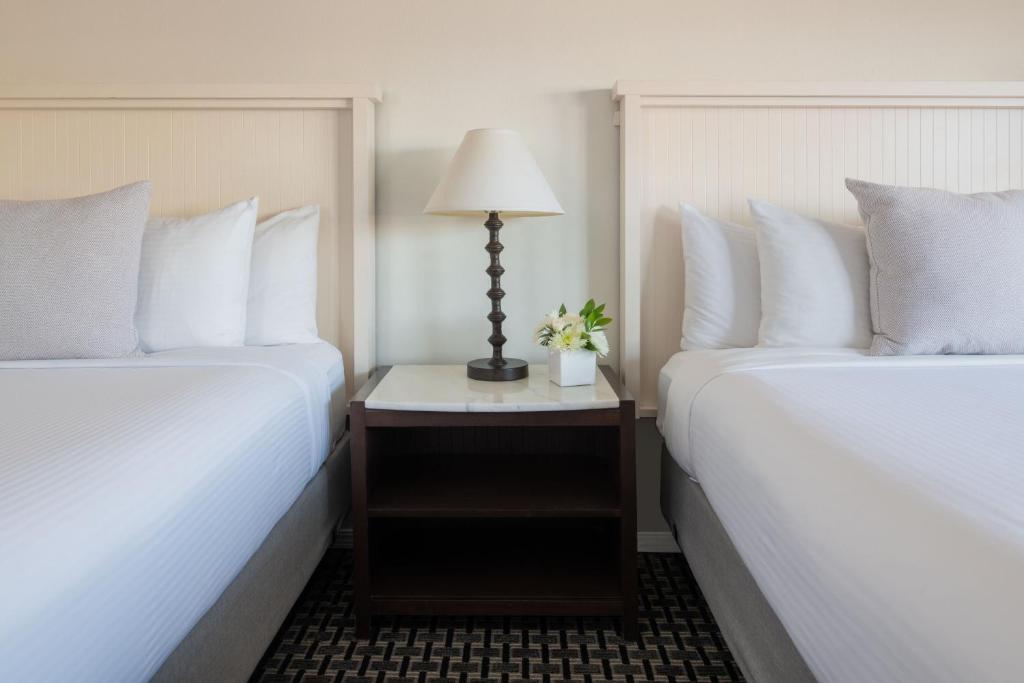 The Lodge at Tiburon - Queen Room With Two Queen Beds - Disability Access
