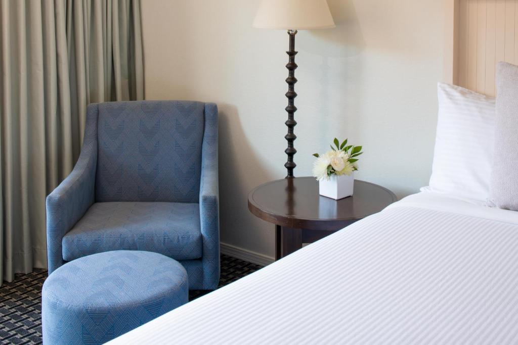 The Lodge at Tiburon - Standard Room With Two Queen Bed