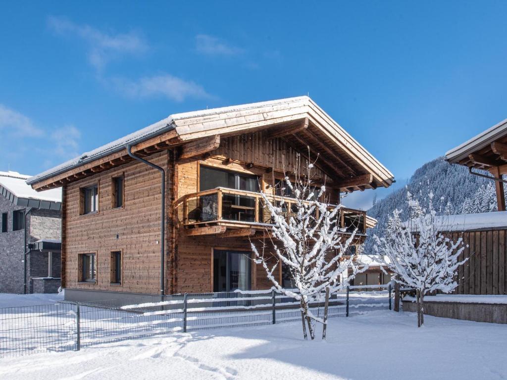 The village - chalet mill v zime