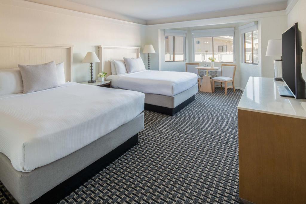 The Lodge at Tiburon - 
