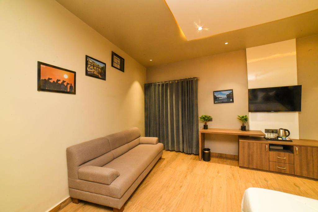 TV a/nebo společenská místnost v ubytování Out House Pushkar