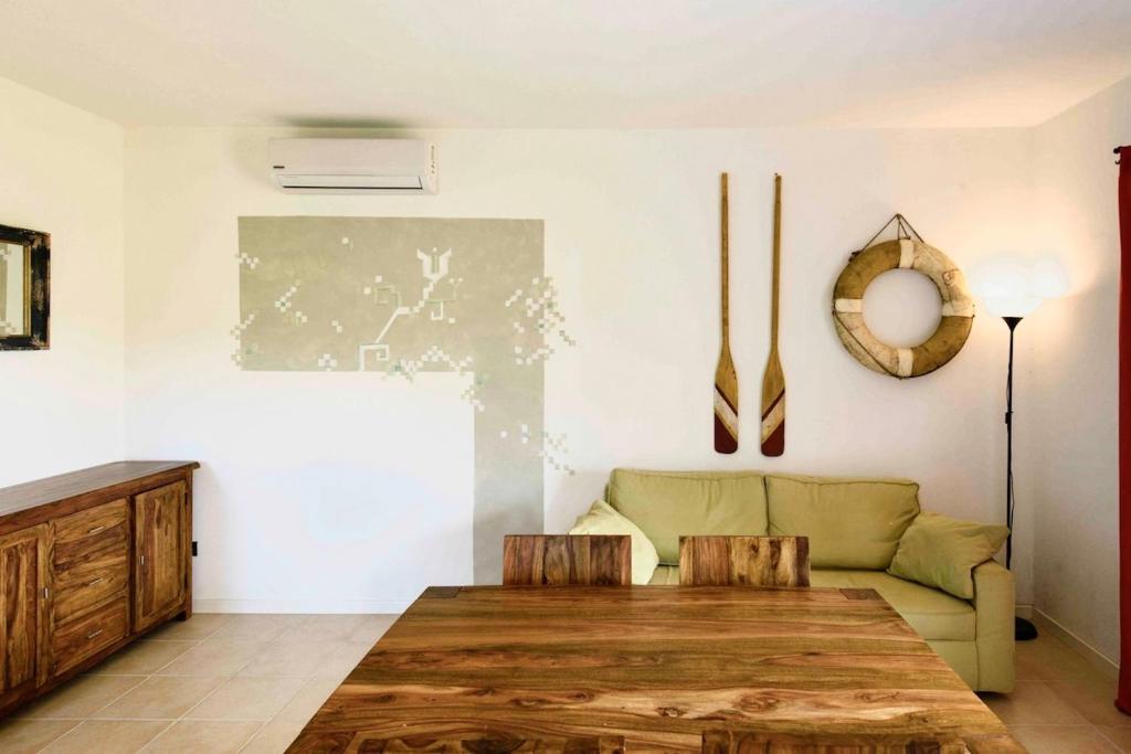 Część wypoczynkowa w obiekcie Residence con piscina a 4 km da Baja Sardinia