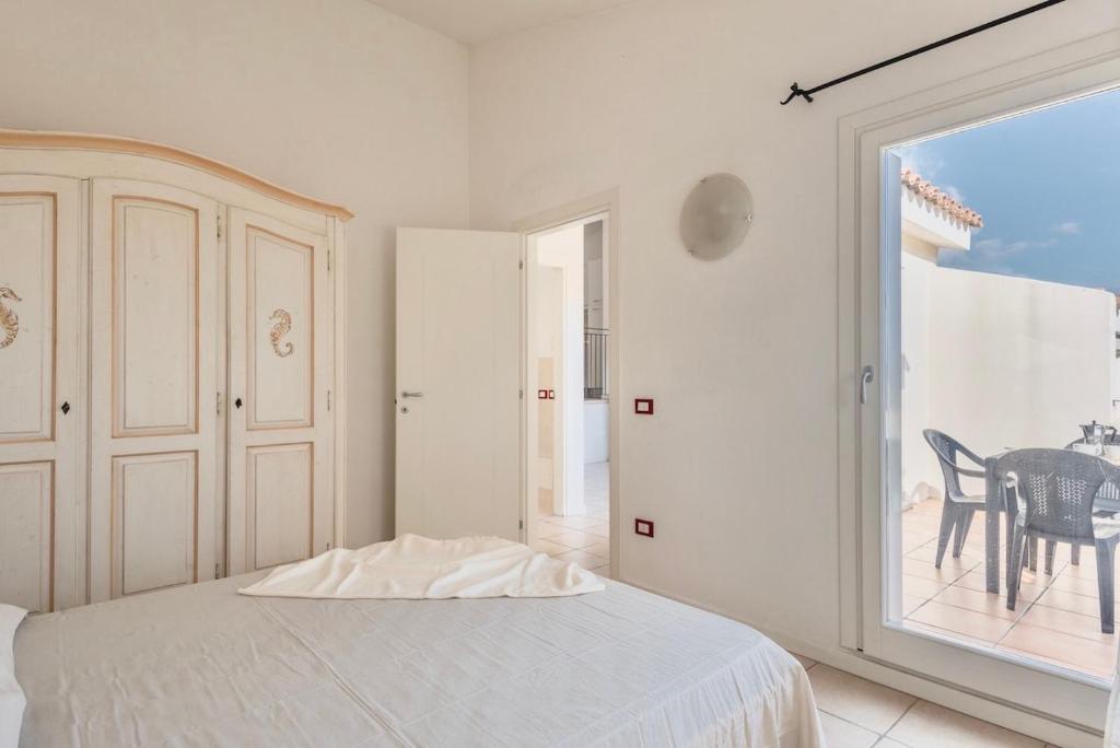 Łóżko lub łóżka w pokoju w obiekcie Residence con piscina a 4 km da Baja Sardinia