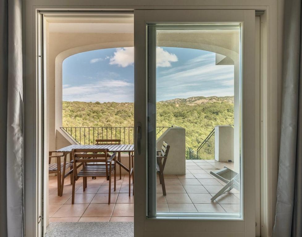 Balkon lub taras w obiekcie Residence con piscina a 4 km da Baja Sardinia