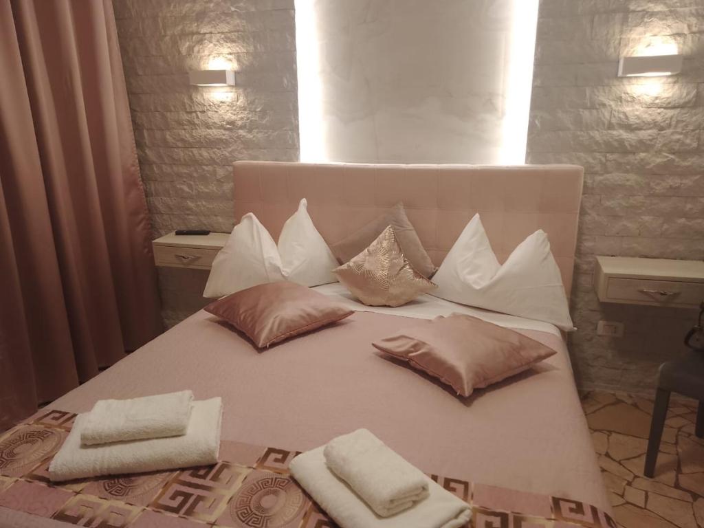 A bed or beds in a room at Residenza N&D Luxury