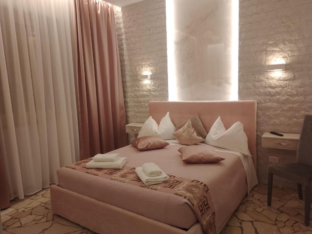 A bed or beds in a room at Residenza N&D Luxury