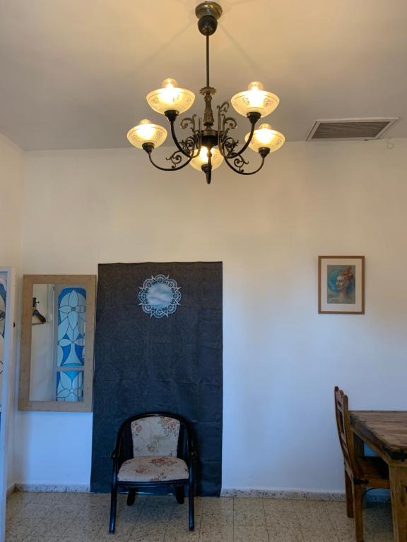 Fotografie z fotogalerie ubytování בית האבן העתיק מ-1885 עם מגונית פרטית בחצר v destinaci Roš Pinna