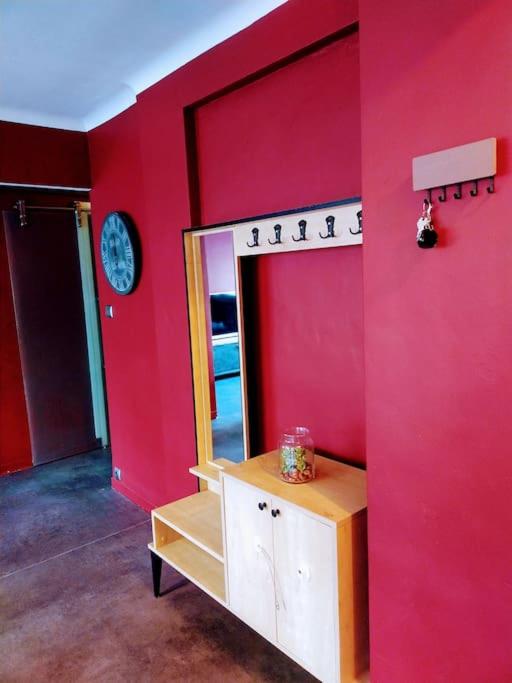 a room with a red wall and a mirror at Le Passe-Port pour Marseille in Marseille