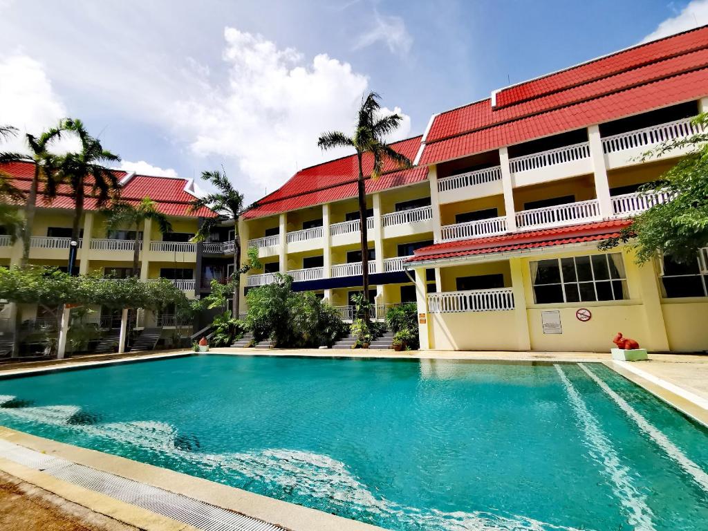 Bazén v ubytování MW Krabi Beach Resort - Ao Nang - SHA Extra Plus nebo v jeho okolí