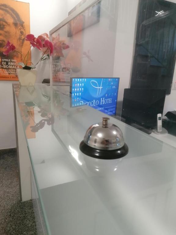 TV a/nebo společenská místnost v ubytování Piccolo Hotel Lamezia
