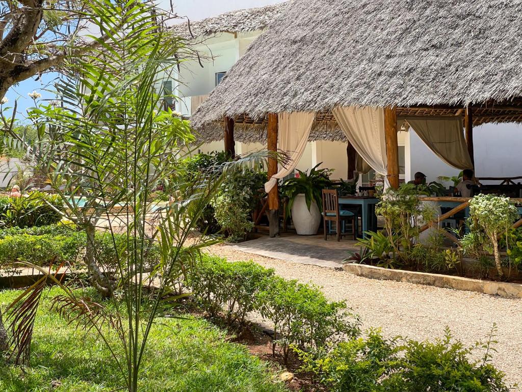 Zahrada ubytování Kibanda Lodge and Beach Club