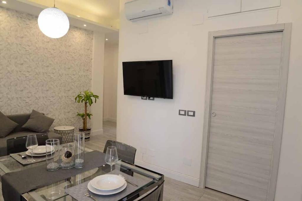 A television and/or entertainment centre at Casa e Appartamenti per Vacanze Jenner