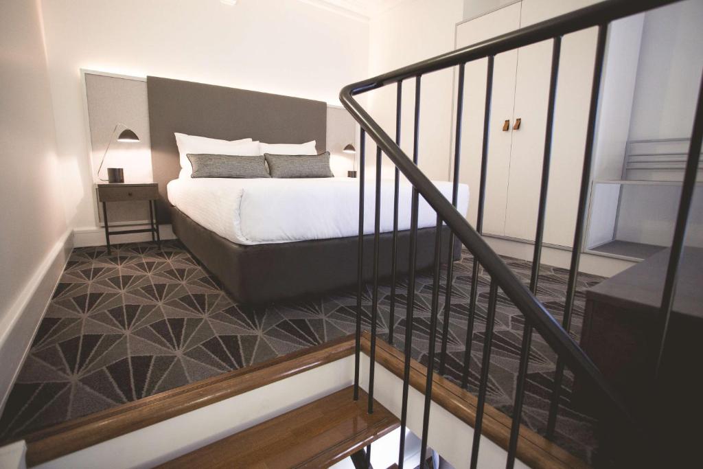 The Savoy Hotel on Little Collins Melbourne - Resim 21