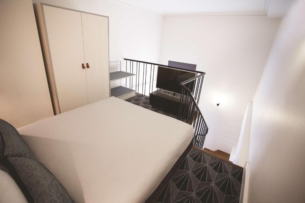 The Savoy Hotel on Little Collins Melbourne - Resim 22