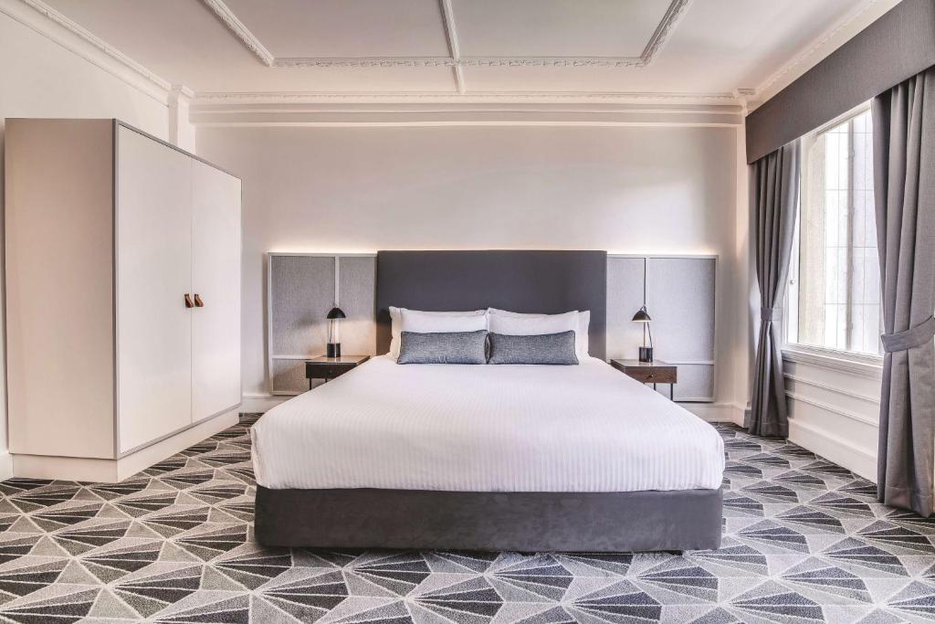 
Deluxe Station View King or Twin Room
