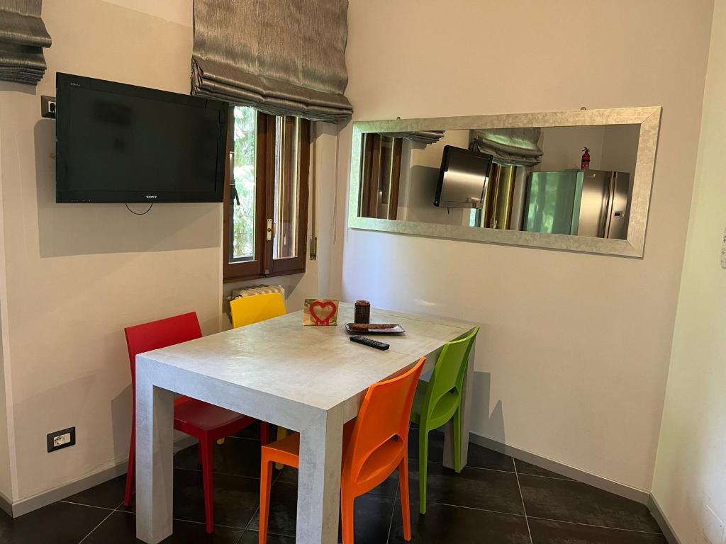 a dining room with a table with colorful chairs at Insieme è più bello in Sauze dʼOulx