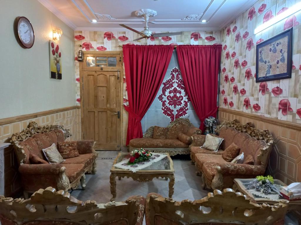 3 Bedroom House right In-between Twin Cities - Casa De Tres Dormitorios