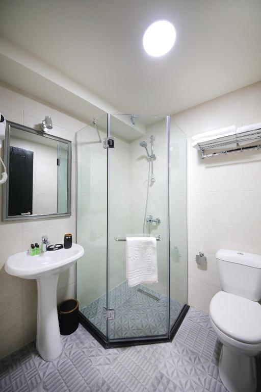 Koupelna v ubytování Hotel InnDigo in Kutaisi
